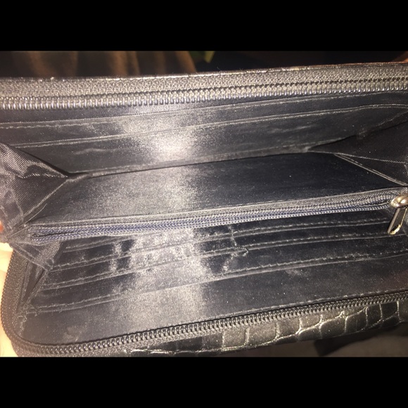 Nice Kenneth Cole Reaction Wallet - Picture 2 of 4